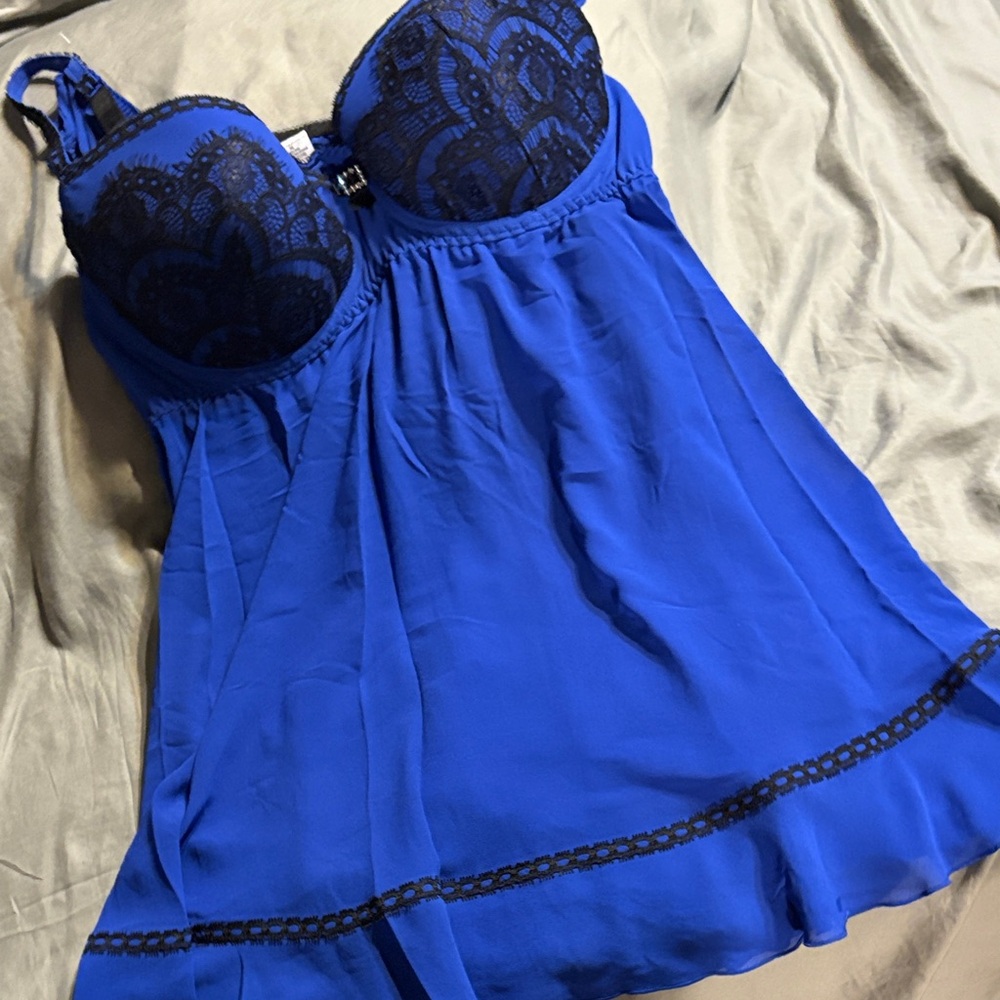 Elegant Blue Lace 3 pc set is beautiful, including a robe, gown and panties NWT